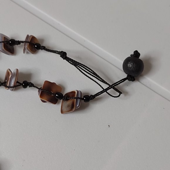 Very Cool Shell And String Necklace 21 Inches Long - Picture 14 of 15